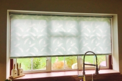 Feather patterned roller blind