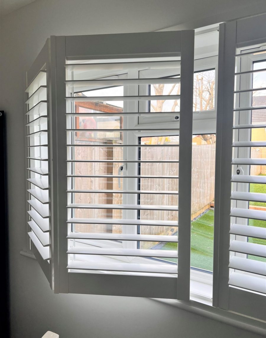White Shutters with concealed tilts and 76mm Louvres